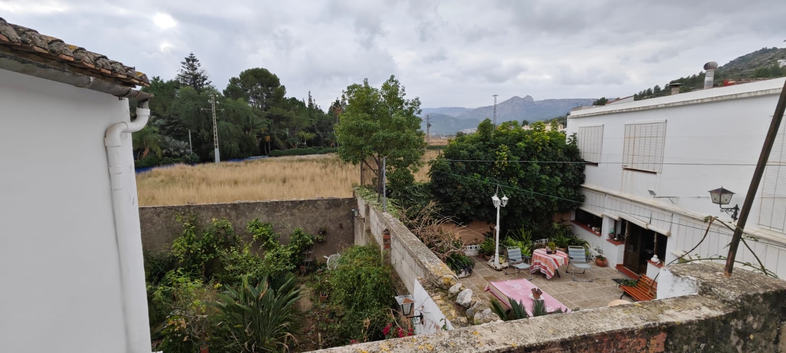 MAISON DE VILLE EN DUPLEX AVEC COUR PAYSAGÉE