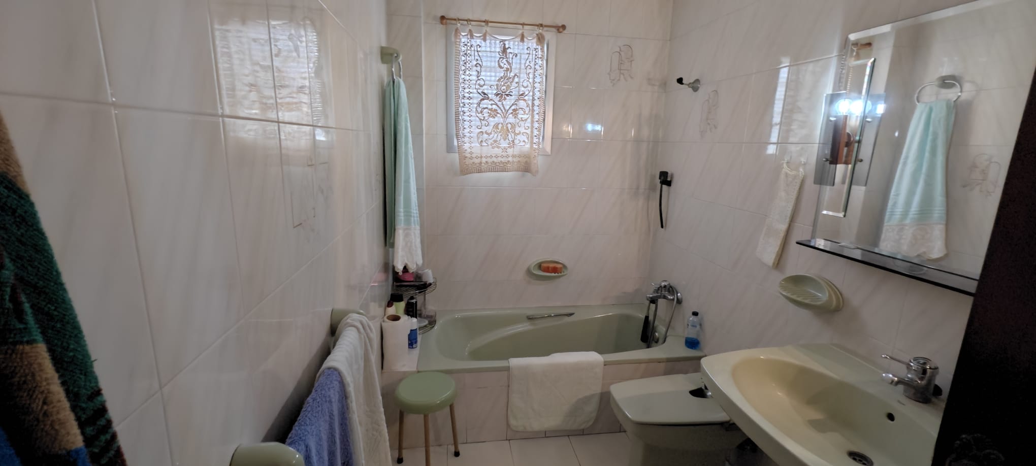 MAISON DE VILLE EN DUPLEX AVEC COUR PAYSAGÉE