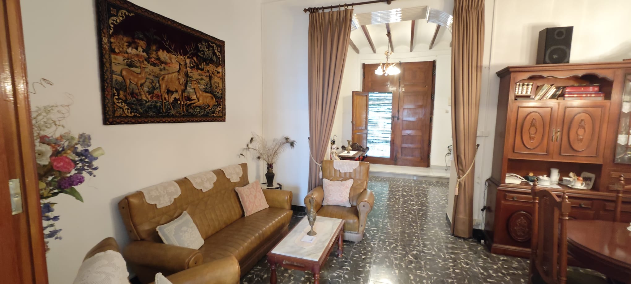 MAISON DE VILLE EN DUPLEX AVEC COUR PAYSAGÉE