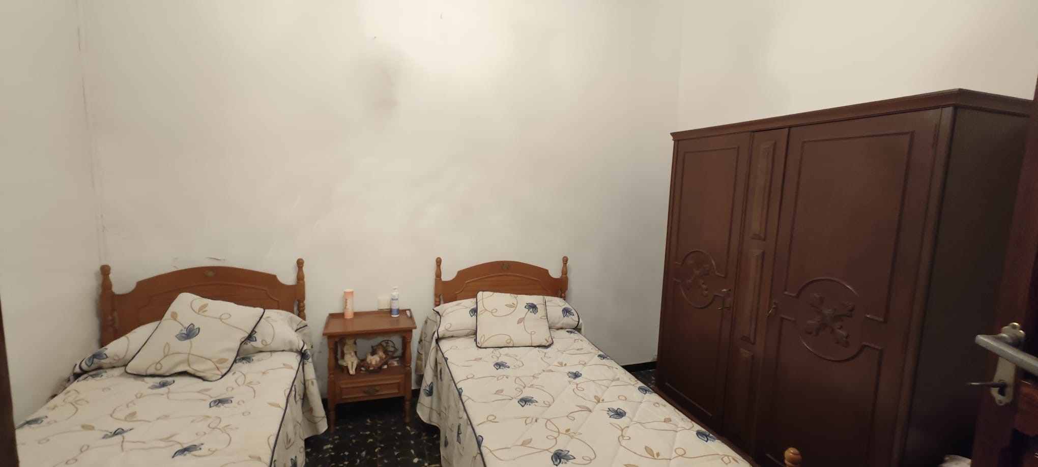 MAISON DE VILLE EN DUPLEX AVEC COUR PAYSAGÉE