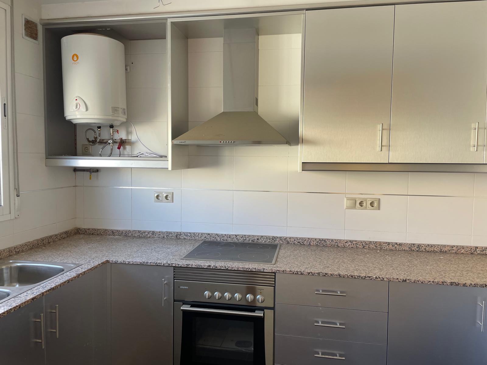MAISON DE VILLE FLAMBANT NEUVE À CASTELLÓ DE RUGAT