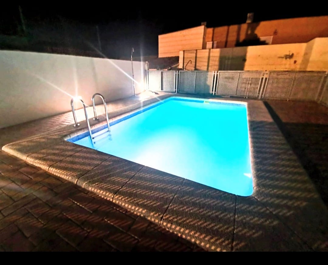 MAISON DE VILLE FLAMBANT NEUVE À CASTELLÓ DE RUGAT